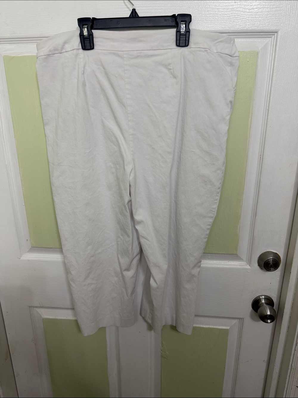 Women’s White Capris - Classic Comfort - Picture 6 of 7
